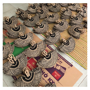 Éventail à main en paille de mer, éventail à main en paille de mer pour le voyage, accessoires de refroidissement pour festival et décoration, Vietnam - Product Image 1