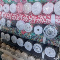 Fabriqué en Corée tricot polyester imprimé stock lot tissu textile beaucoup de fleurs design meilleure qualité beaux tissus motifs