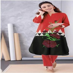 2024 recién llegado hermosos y elegantes trajes de césped de algodón bordados de 3 piezas para damas copias maestras indias y paquistaníes - Product Image 4