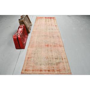 Tapis turc vintage, tapis de 3,2 x 9,6 pieds, tapis en laine rouge à imprimé animal - Product Image 1