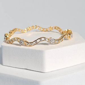 Brazalete de diamantes cultivados en laboratorio de forma redonda Gemver 3ct en brazaletes de oro amarillo de 14 quilates para joyería de mujer del fabricante - Product Image 1