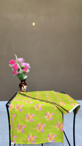 Tissu en coton vert lime : Tissu imprimé à la main avec des motifs d'oiseaux et de fleurs, vendu au mètre - Product Image 4