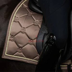Tapis de selle anglais professionnel tissu respirant doux matelassé conception durable pour le confort du cheval et les tapis de selle de performance - Product Image 5