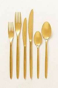 Juego de cubiertos PREMIUM GOLDEN diseñado para cenas de lujo con una estructura resistente, mangos cómodos y un brillo radiante. - Product Image 3