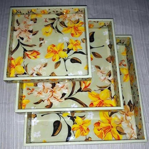 Vente en gros Plateau de service rectangulaire en bois avec motif floral, parfait pour le thé, le café et les cadeaux à un prix abordable - Product Image 1