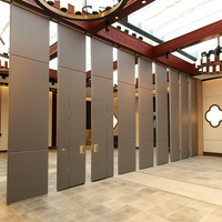 Cloisons mobiles pliables en verre, vinyle et tissu pour salles d'exposition, galeries d'art, écoles, entrepôts et salles à manger