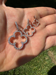 Pendentif fleur de trèfle ouvert en diamant Moissanite glacé plaqué or rose 14 carats pour bijoux de mode pour femmes - Product Image 2