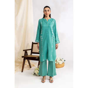 Ensemble en lin brodé à chevrons vert - Chemise et pantalon 100% lin avec de magnifiques décorations brodées - Product Image 5