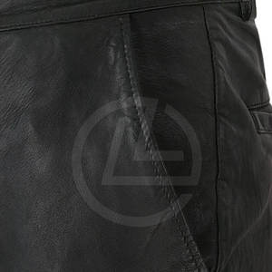 Pantalon droit décontracté coupe cintrée en cuir pour homme avec fermeture boutonnée en tissu léger et respirant et finition brillante - Product Image 5