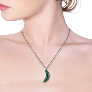 Pendentif diamant lune en Malachite naturelle, Design de mode, pendentif oxydé, collier fait à la main - Product Image 3