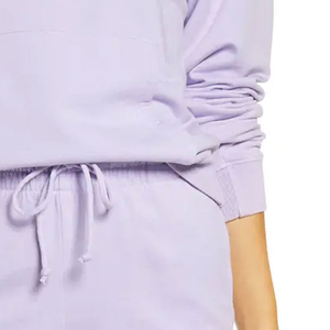 Sudadera con capucha para mujer, de tela suave al tacto, con un detalle minimalista de logotipo, acabado liso, ideal para uso casual y de temporada. - Product Image 6