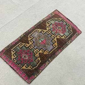 Vintage Small Rug 1.4x2.8 ft, <b>Brown</b> Pink Bordered Rug <b>Wool</b> - Product Image 2