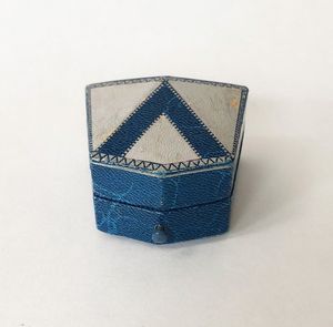 TH CB-098 anneau Art déco américain bleu argent bijoux de mariage présentoir en velours Vintage Antique boîtes en carton - Product Image 1