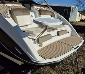 Bateau de travail YamahaBoats 24' 242 Limited S WalkAround d'occasion de 2011, bateau de remorquage, jetboat, sport, loisirs, famille, aventure, durable, marine - Product Image 3