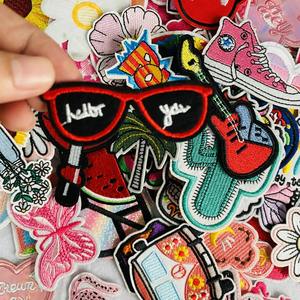 แผ่นปะปักหมวก3D โลโก้ออกแบบได้ตามต้องการสำหรับเสื้อผ้าแผ่นปะแบรนด์ที่รีดติดเป็นจำนวนมากพร้อมลายดอกไม้คริสต์มาส - Product Image 6