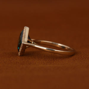 Bague de mariage de luxe en or massif 18KT, diamant vert de taille princesse cultivé en laboratoire, lunette de fiançailles solitaire classique certifiée IGI - Product Image 2