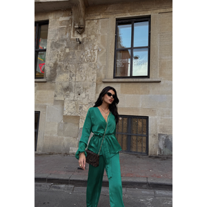 Ensemble chemisier et pantalon en satin vert pour femme, à nouer - Product Image 4