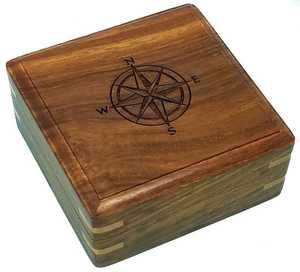 Brújula de latón antiguo grabada con hogar para acampar Regalo único para hombres y mujeres en una caja de madera de Faizacraft - Product Image 2