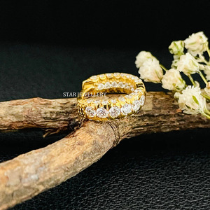 Boucles d'oreilles cerceau de mariée en diamant naturel en or massif 14 carats. - Product Image 3