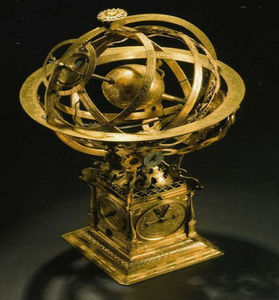 Une superbe sphère armillaire plaquée argent, avec une finition polie et un design classique avec des anneaux célestes. - Product Image 3