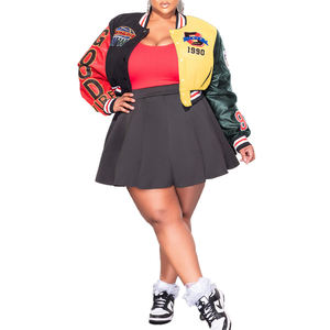 Chaqueta universitaria multicolor atrevida con parches bordados, ajuste suave, mangas vibrantes, ideal para ropa urbana moderna o salidas informales. - Product Image 4