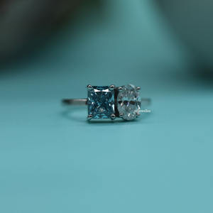 Anillo de compromiso de dos piedras de diamante cultivado en laboratorio de corte radiante de 2.5ct, lujoso anillo de compromiso de oro sólido de 10K para mujer - Product Image 5