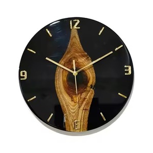 Horloge murale en bois de résine d'art moderne élégant affichage d'aiguille caractéristique antique intemporelle pour la décoration de salon - Product Image 1