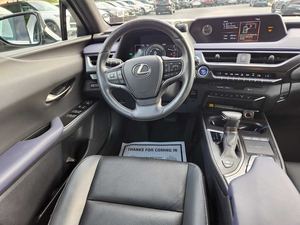 Un SUV Lexus 250h AWD crossover 2021 usado en excelentes condiciones. - Product Image 2