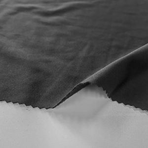 ผ้าสปอร์ตแวร์สำหรับชุดโยคะ ผ้าถักอินเตอร์ล็อคเนื้อนุ่มแบบแปรงขน ผลิตจากเส้นใยโพลีเอสเตอร์ 83% และสแปนเด็กซ์ 17% น้ำหนัก 190 กรัม/ตร.ม. สีดำแบบกำหนดเอง - Product Image 3