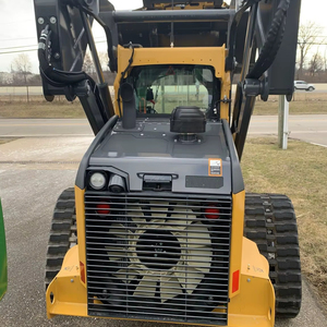 Chargeuse compacte sur chenilles John Deere 325G de type chenillé, jaune, montée sur chenilles avec attache de godet - Product Image 5