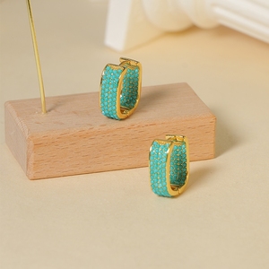 Magnifiques boucles d'oreilles clous géométriques carrées classiques en perles de millet turquoise, plaquées or 18 carats, accessoire de mode élégant pour femme - Product Image 5