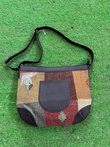 Bolso Tote de Yute Banjara Indio Antiguo, Hecho a Mano, Estilo Bohemio, Tribal, Vintage, con Patrón Geométrico y Adornos Florales, con Cierre - Product Image 2