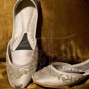 วัสดุทนทาน สวมใส่สบาย กันลื่น รองเท้าคุสซ่าผู้หญิง พื้นรองเท้าหนังคุณภาพสูง หน้าผ้าหนังเทียม ใช้ได้ทุกฤดู มีสินค้าพร้อมส่ง - Product Image 4