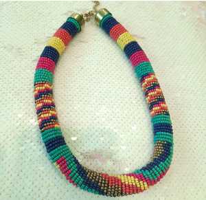 Collares de cuentas de semillas de vidrio en capas hechos a medida hechos con cuentas de vidrio multicolores adecuados para la reventa por diseñadores de joyas - Product Image 6