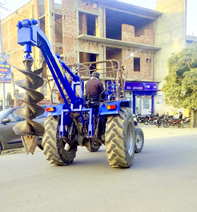 Machine à creuser des trous hydrauliques Vishwakarma Agro, Uttar Pradesh, Inde - Product Image 2