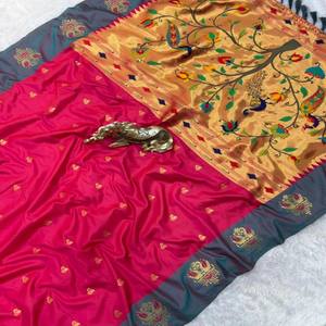 ผ้าซารีไหมเนื้อนุ่ม VASTRA COTTAGE ลาย Paithani พร้อมลายปักดิ้นทอง ขอบผ้าลายรูปนกยูงสีทอง พร้อมเสื้อผ้าลาย Brocade - Product Image 3