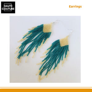 Pendientes Largos con Cuentas Doradas y Verdes de 11 cm, Bordados a Mano, para Bodas y Fiestas, Hechos en India - Product Image 3