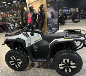 Contactez-nous dès aujourd'hui pour des offres exclusives sur les CAN-AM 2026 ® OUTLANDER. VÉHICULE ÉLECTRIQUE DISPONIBLE POUR LIVRAISON - Product Image 2
