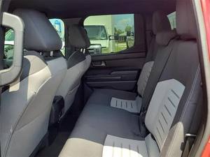 Pick-up Utilitaire de Luxe de Taille Moyenne 2024 d'Occasion, Transmission Automatique, Suspension Haute Performance, 7 Places, Haute Puissance - Product Image 3