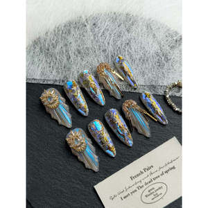 Uñas Postizas Galactic Crown, Diseño de Arte de Uñas Único para Mujeres Amantes de la Moda - Product Image 1