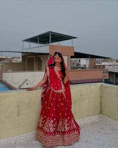 Lehenga choli กับชุด dupatta สำหรับผู้หญิงที่ออกแบบด้วยการปักที่สวยงามมีสไตล์สำหรับงานแต่งงานและงานปาร์ตี้ - Product Image 5