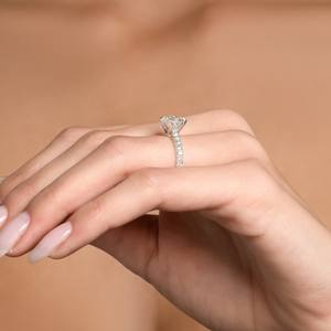 Bague de mariage en diamant taillé de luxe pour femmes Original Eternity Classic Style IGI Certificate GRA Certified VVS Moissanite Parties - Product Image 6