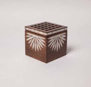 Quemador de incienso Bakhoor Mubakhara de diseño árabe de Venta caliente incrustaciones de perlas madre acabado de madera de nogal para uso religioso - Product Image 1