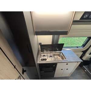 Autocaravana Auto-Trail Adventure 65 con Transmisión Automática, Aluminio Negro - Product Image 3