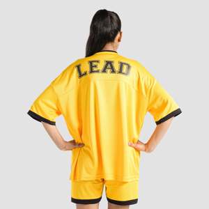 Ensemble de sport en polyester respirant jaune, taille XL Plus, comprenant un haut à manches courtes et un short imprimé, léger et uni. - Product Image 5