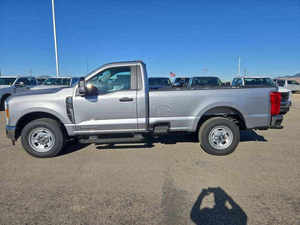 Pick-up F 350 Super Duty XL 2024 d'occasion, configuration standard, moteur turbo diesel, sièges en cuir, barre de toit en alliage d'aluminium - Product Image 5