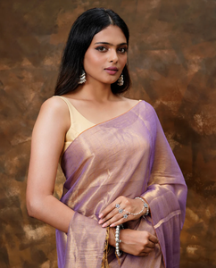 Lavender Dusk Zari Weave Saree con tejido y diseño de pallu pesado con trabajo de tejido con piezas de blusa del mismo borde - Product Image 2