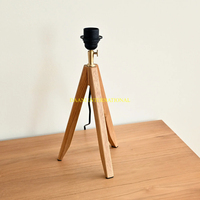 Lampe de table trépied en bois rustique avec abat-jour tissé naturel lampe de bureau de chevet décorative pour salon chambre décor lumières