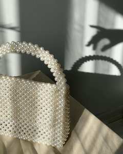 Bolso Hobo de plástico con cuentas de perlas de marfil, bolso moderno hecho a mano | Bolso de hombro elegante con cuentas | Almacenamiento de armario grande - Product Image 1