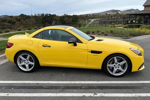 EXCELENTE ESTADO, Volante a la Derecha/Izquierda, MERCEDES-AMG 2020, Motor V6 Biturbo de 385 CV, Listo para Entrega - Product Image 6